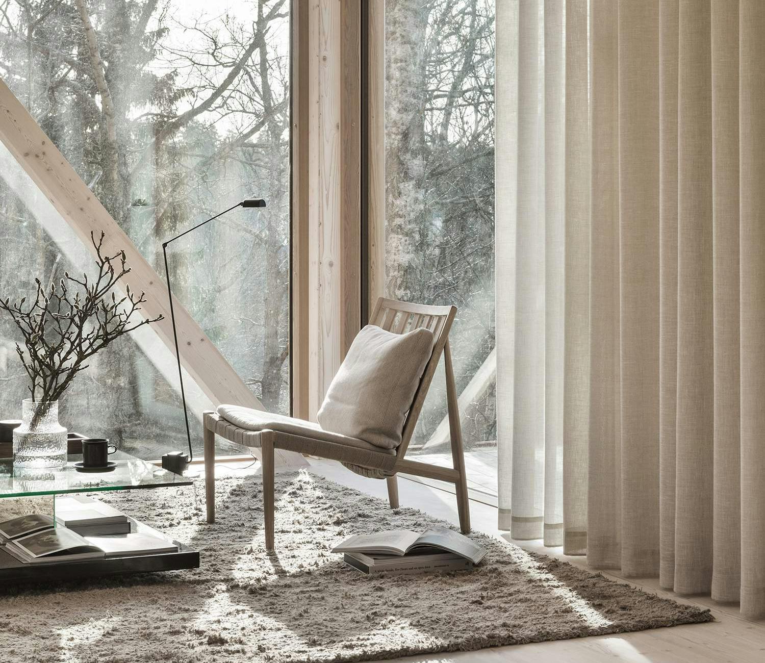 Gardinskinne innfelt i taket