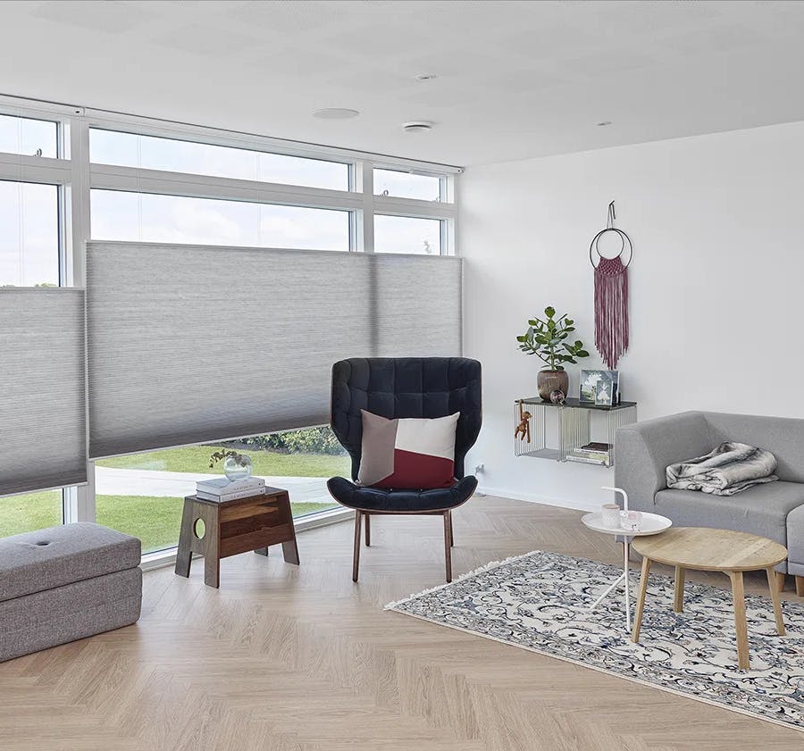 Grå Duette® gardiner, modell Top Down/Bottom Up