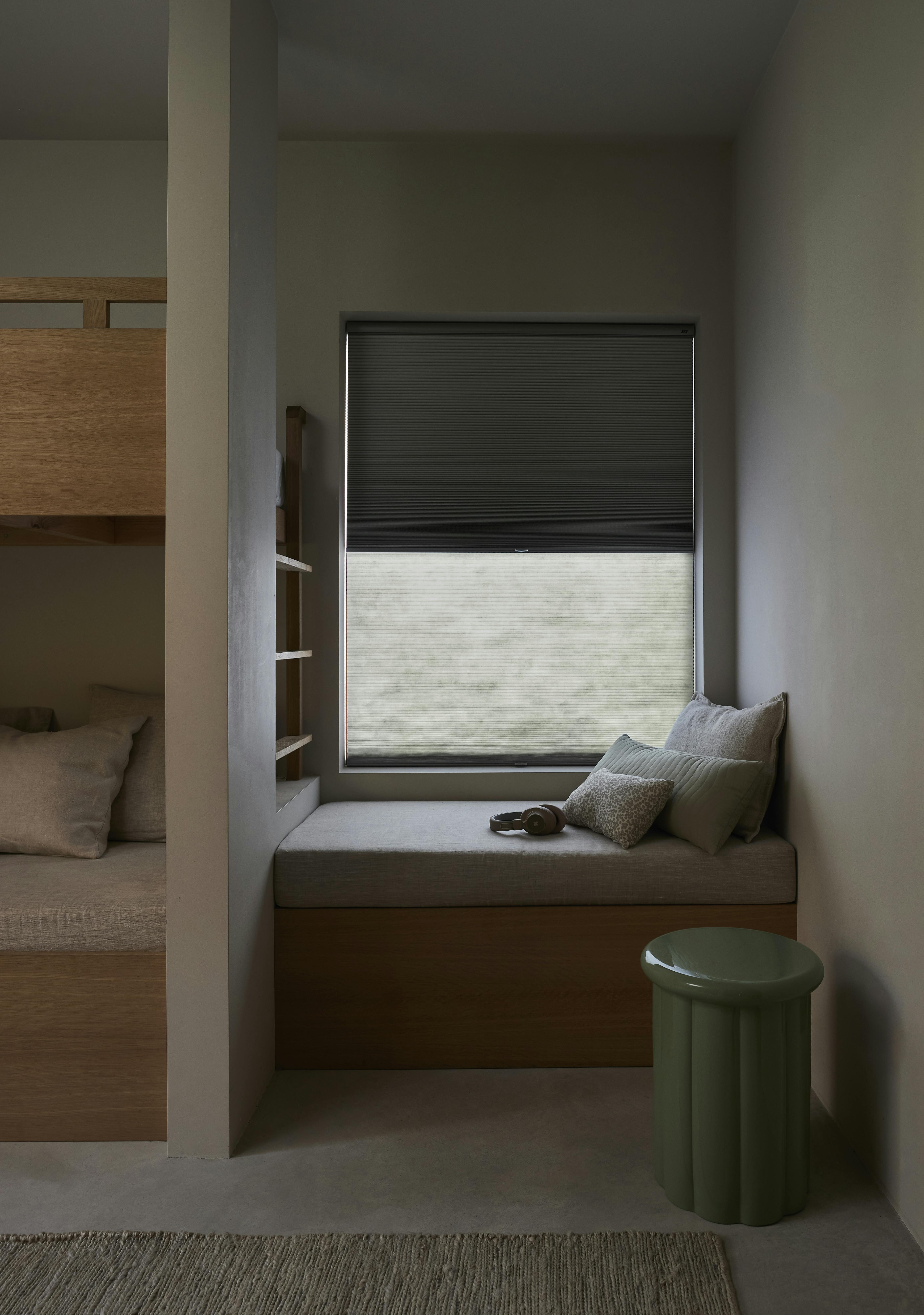 Grå Duette® gardiner i et børneværelse