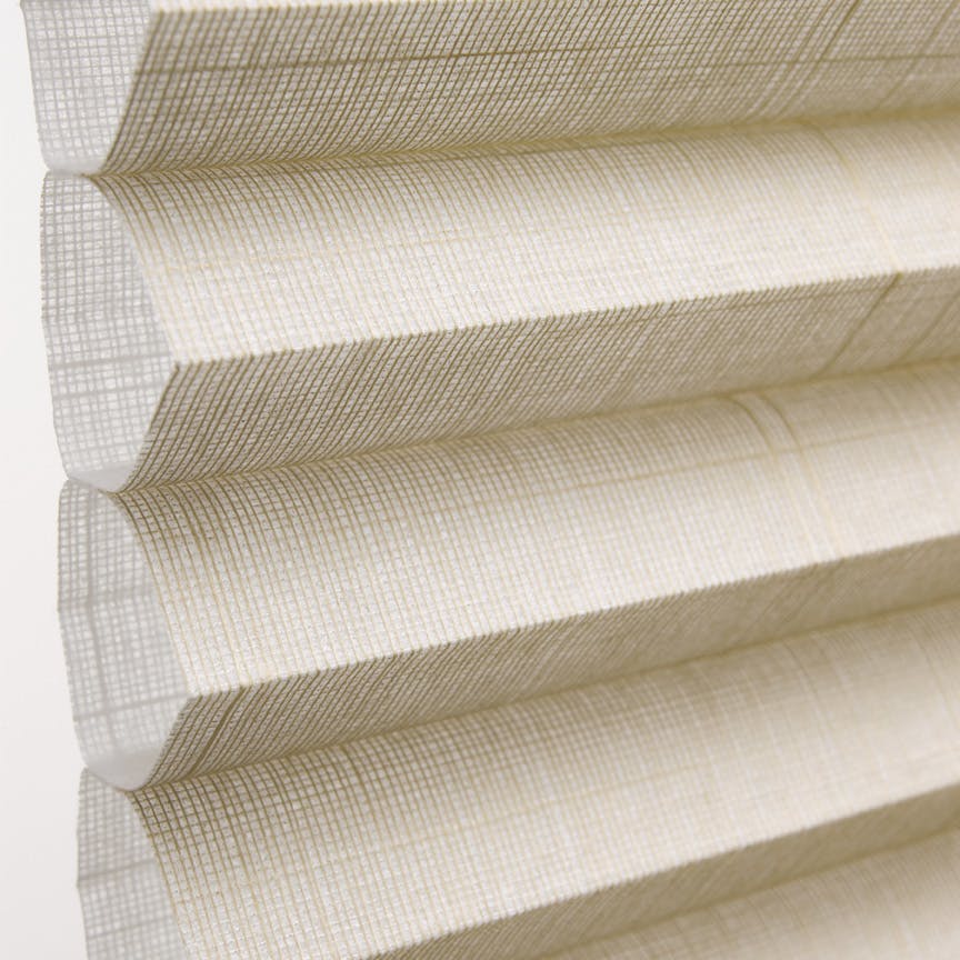 Gros plan sur des stores Duette® crème