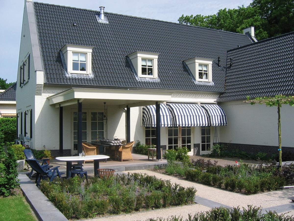 Blauw-wit gestreepte markies