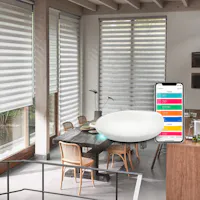 Powerview Automation-appen är ansluten till persiennerna i matsalen