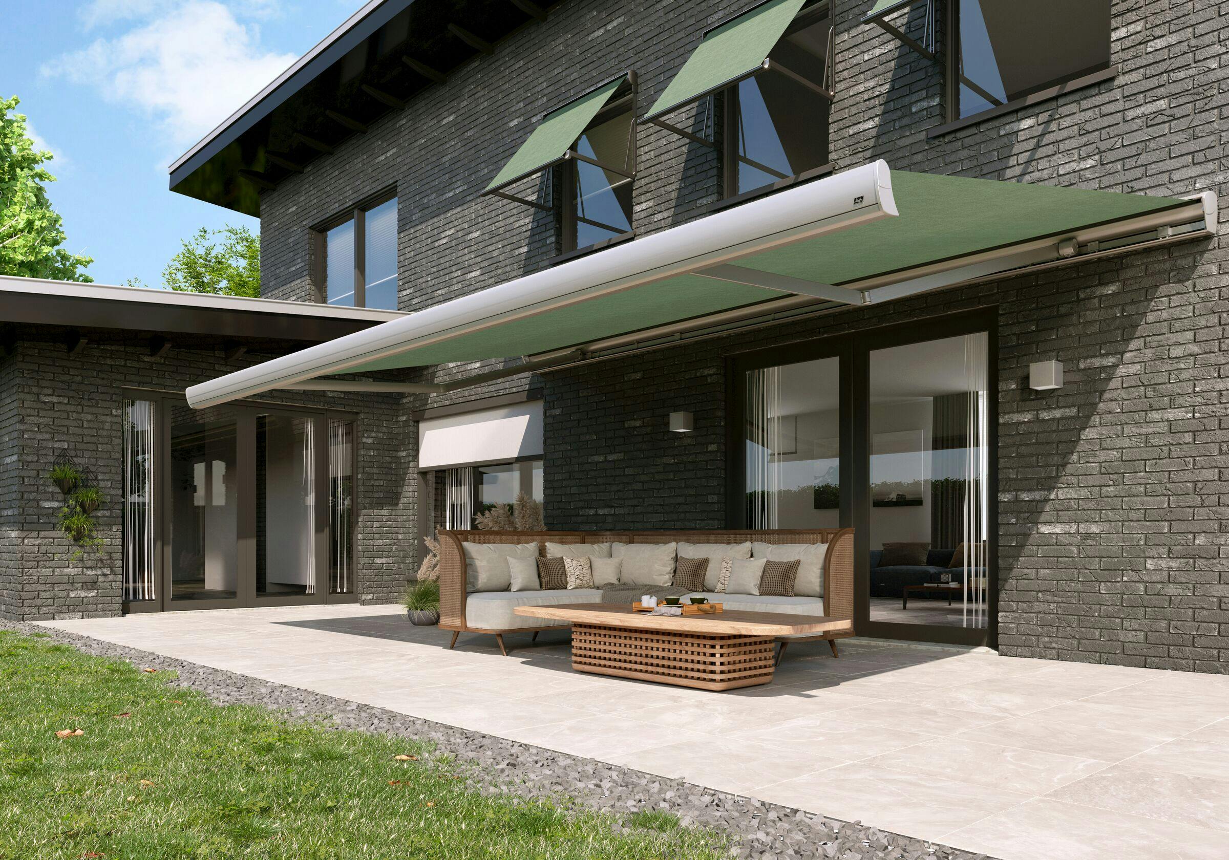 Groene Suprema zonneschermen met zilverkleurige profielen