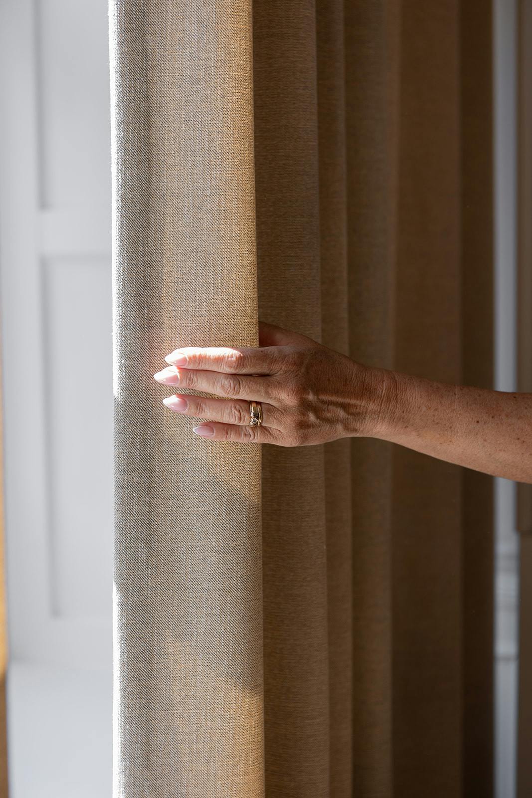 Manuell betjening av gardin