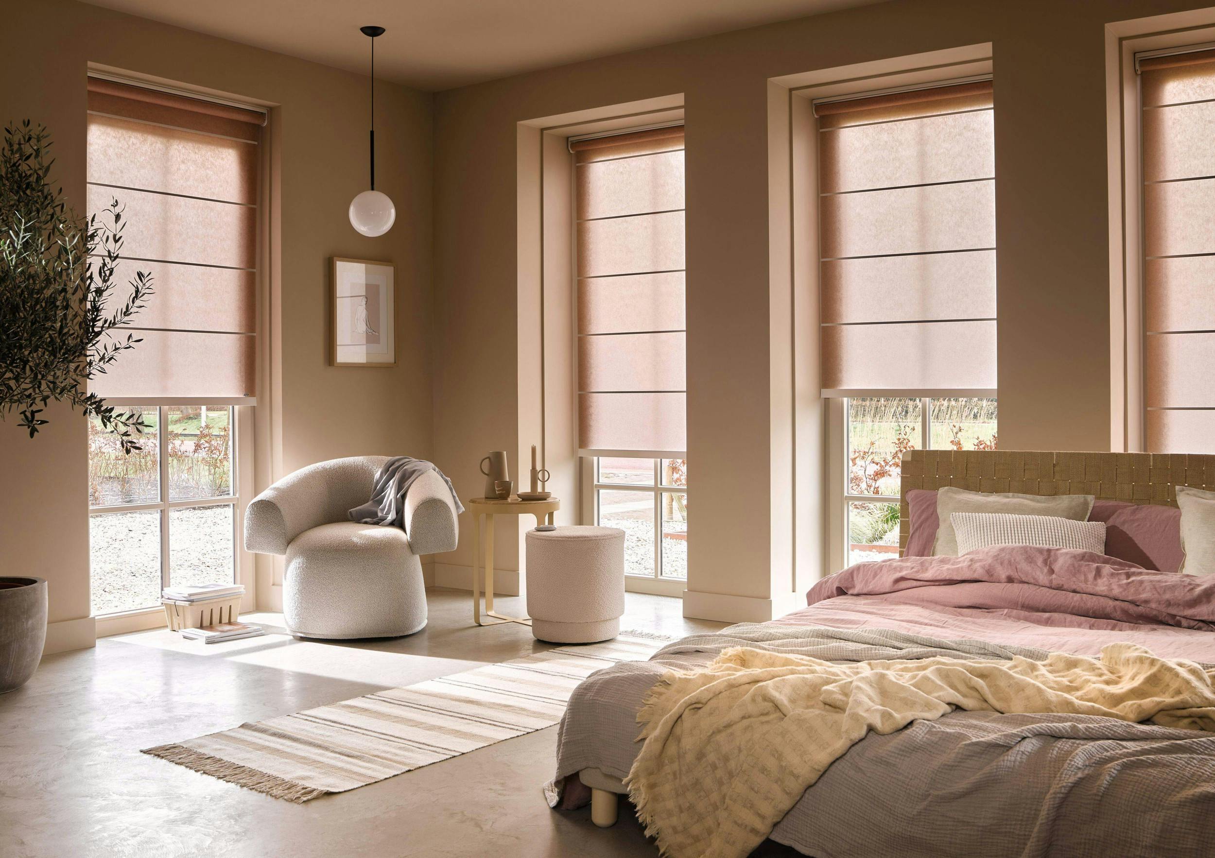 Stores textiles dans une chambre