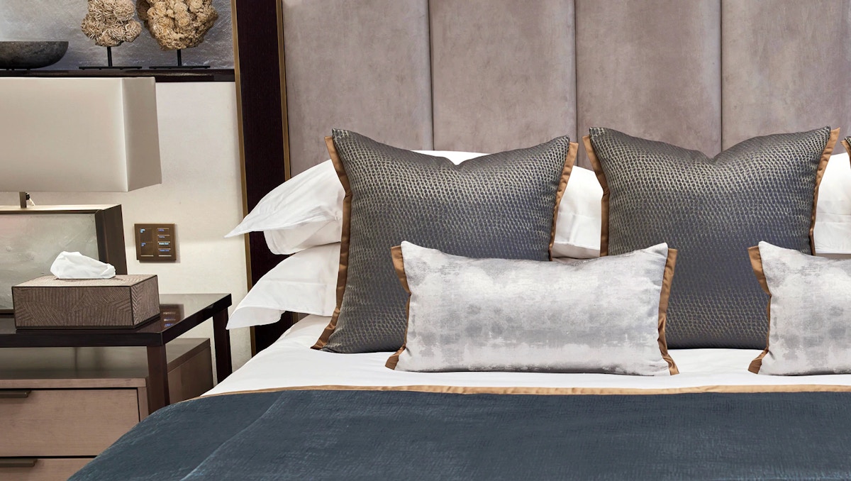 How to Style a Bed with Laura Hammett | LuxDeco.com