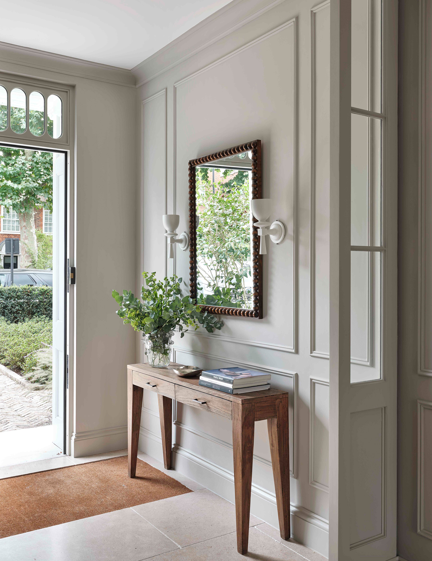 8 Essential Tips for Designing the Perfect Entryway | LuxDeco.com | De Rosee Sa