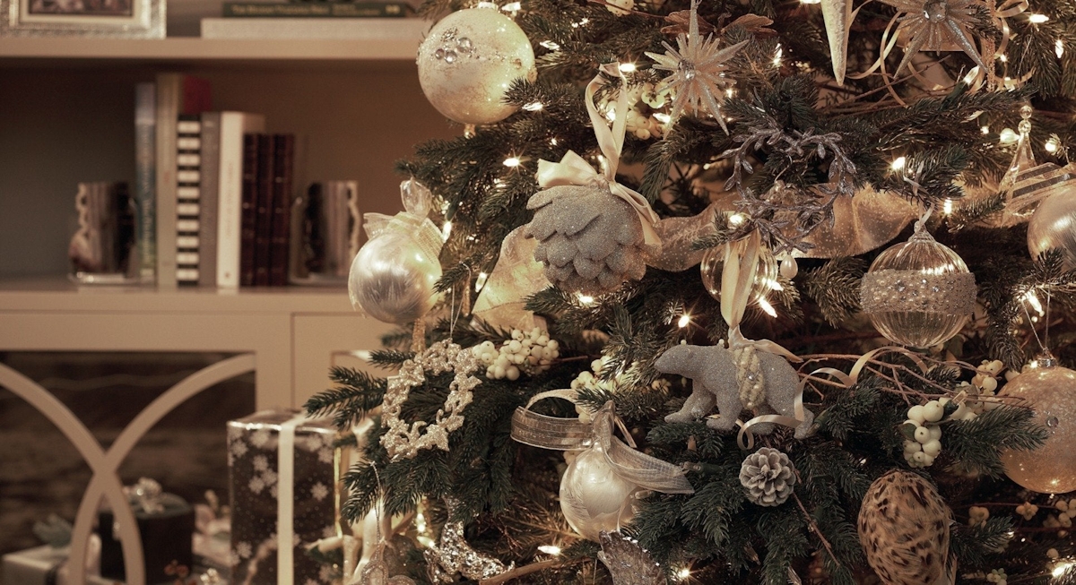 How to Decorate a Luxury Christmas Tree: Step by Step Guide