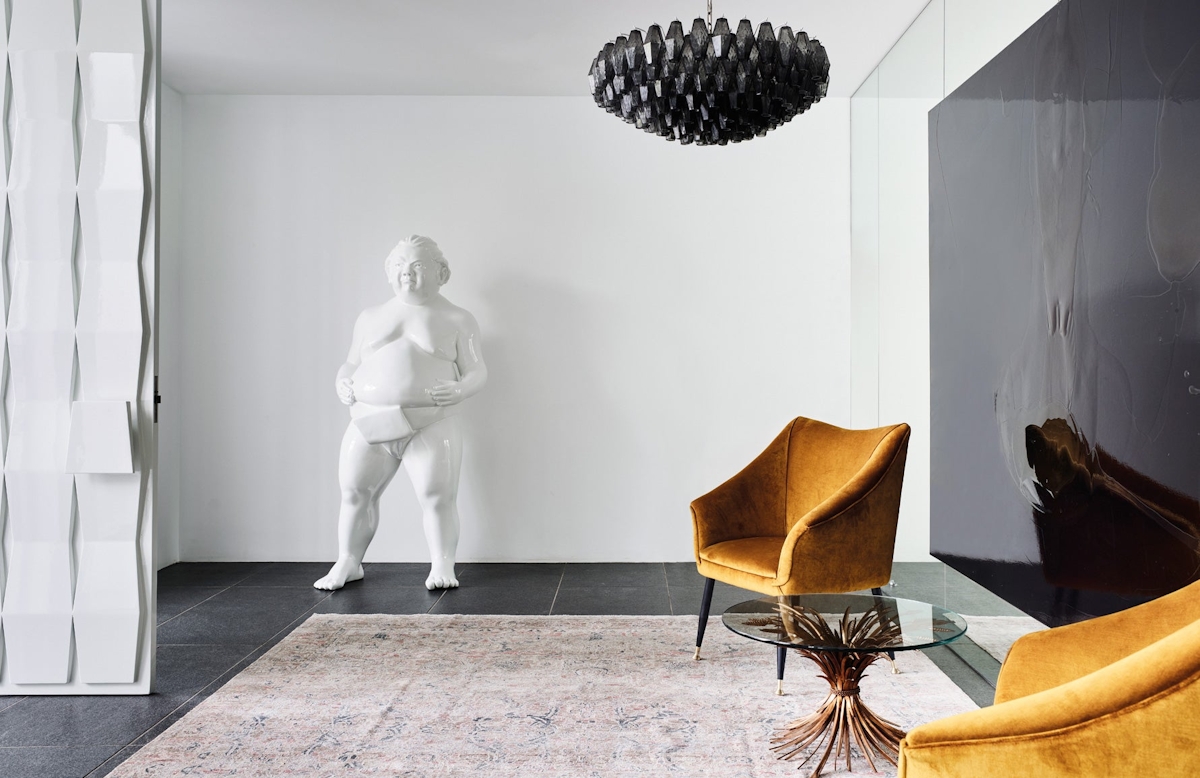 How To Use Oversized Decor In Your Space | Large Sculptures | Design by David Hicks | Read more in the LuxDeco.com Style Guide