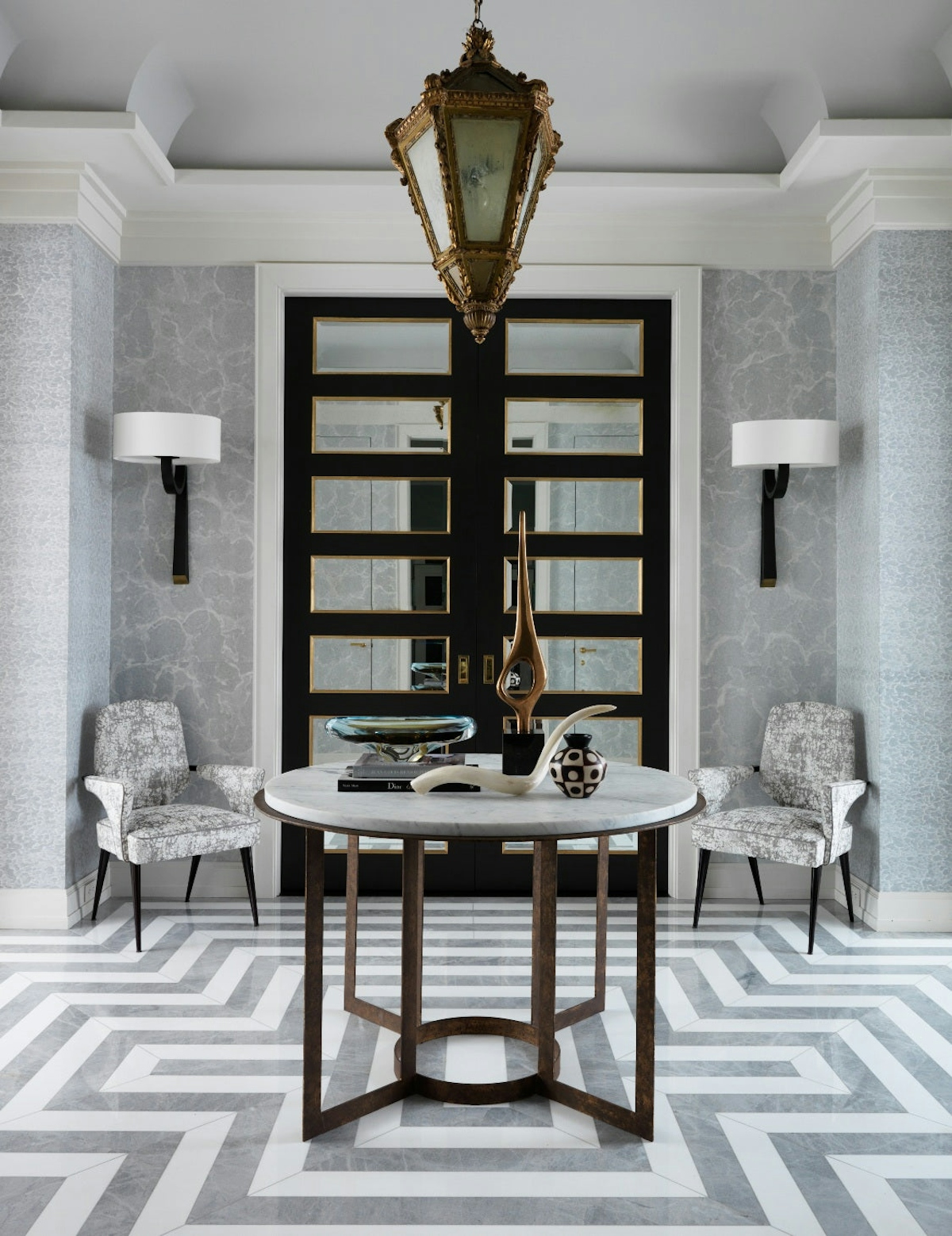 How To Style Your Round Entryway Table – Jean-Louis-Deniot – LuxDeco.com Style Guide