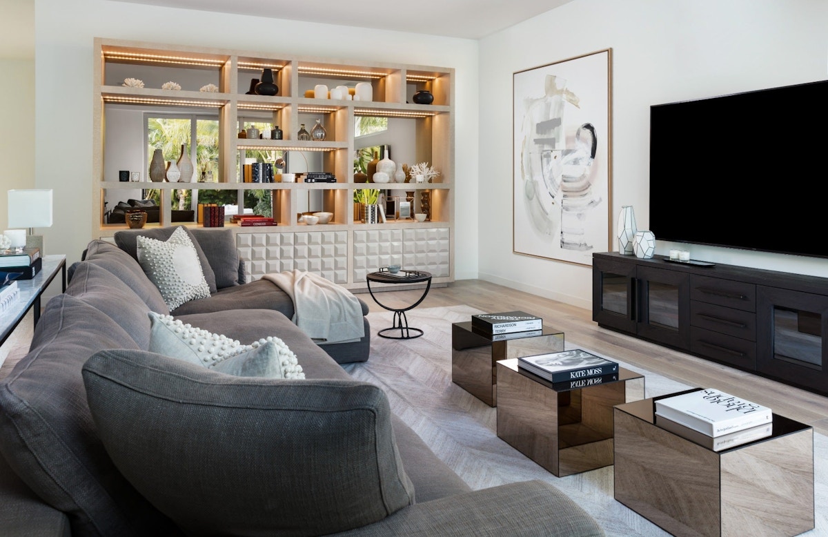 Living Room Lighting Ideas – Light on White – Read more on LuxDeco.com