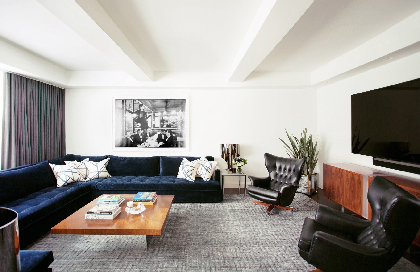 Interior Design Styles 101 – Mid-century Modern Interiors – Mid-century Living Room – B.A. Torrey Interiors– Read more in the LuxDeco Style Guide