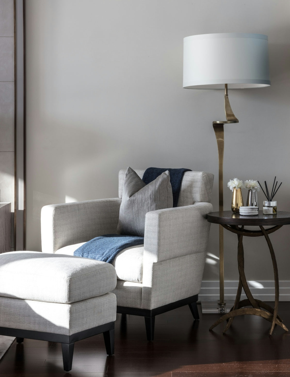 Living Room Lighting Ideas – Elicyon – Read more on LuxDeco.co