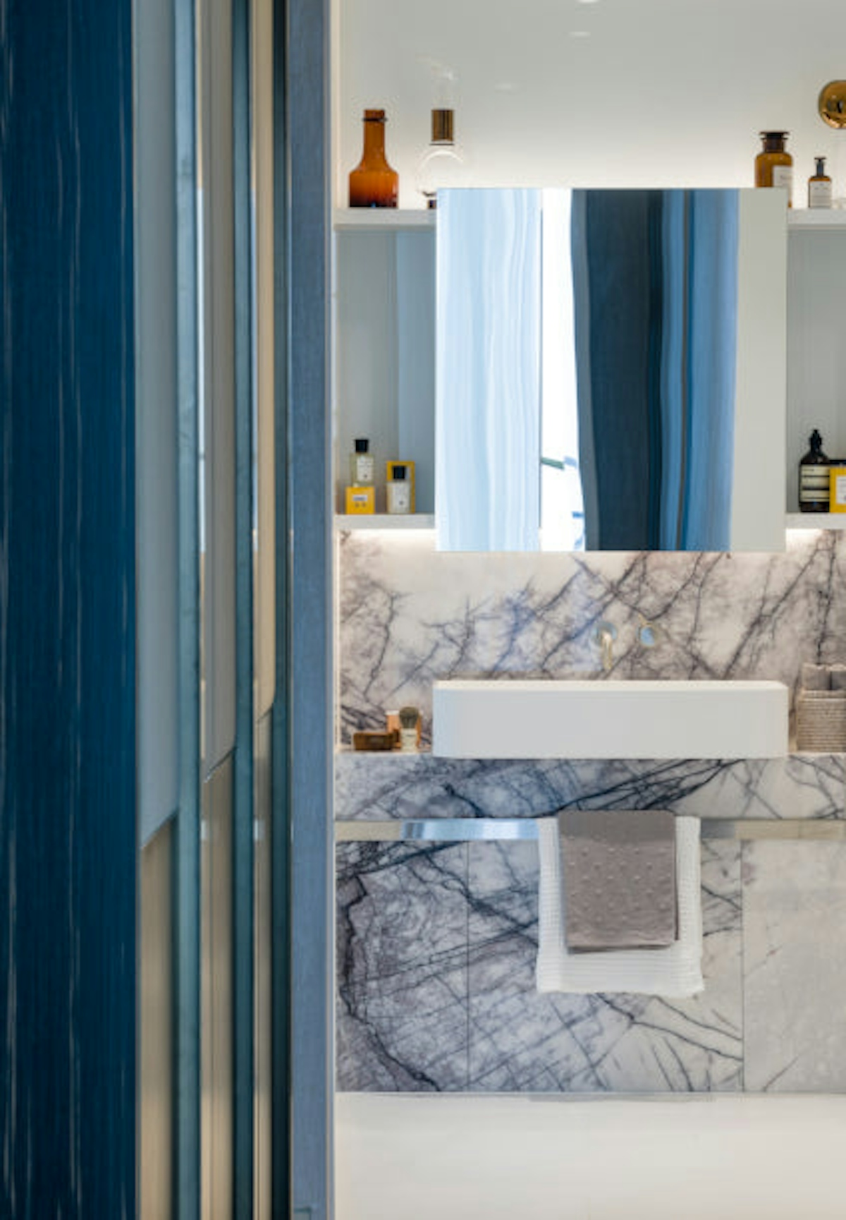 7 Guest Bathroom Styling Ideas to Impress your Guests | Designer - Goddard Littlefair, Photographer - Gareth Gardner | LuxDeco.com Style Guide