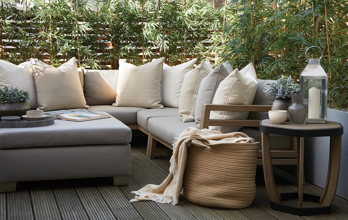 London Rooftop Terrace, Outdoor Space Ideas | Laura Hammett | Read more in The Luxurist | LuxDeco.com