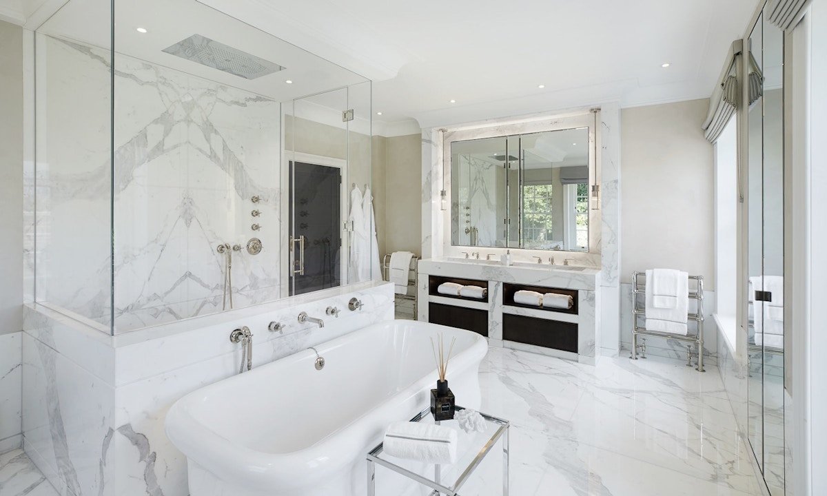 Inspiring white bathrooms| LuxDeco.com Style Guide