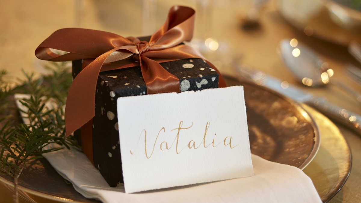 Designer Christmas Decorating Tips | Table Decorating Ideas | Natalia Miyar | Shop Luxury Christmas Tableware at LuxDeco