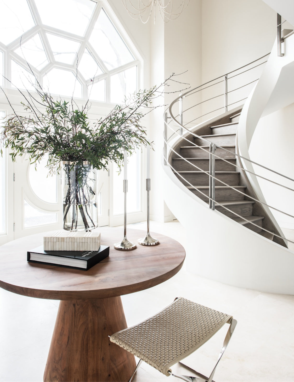 Round pedestal on sale entryway table