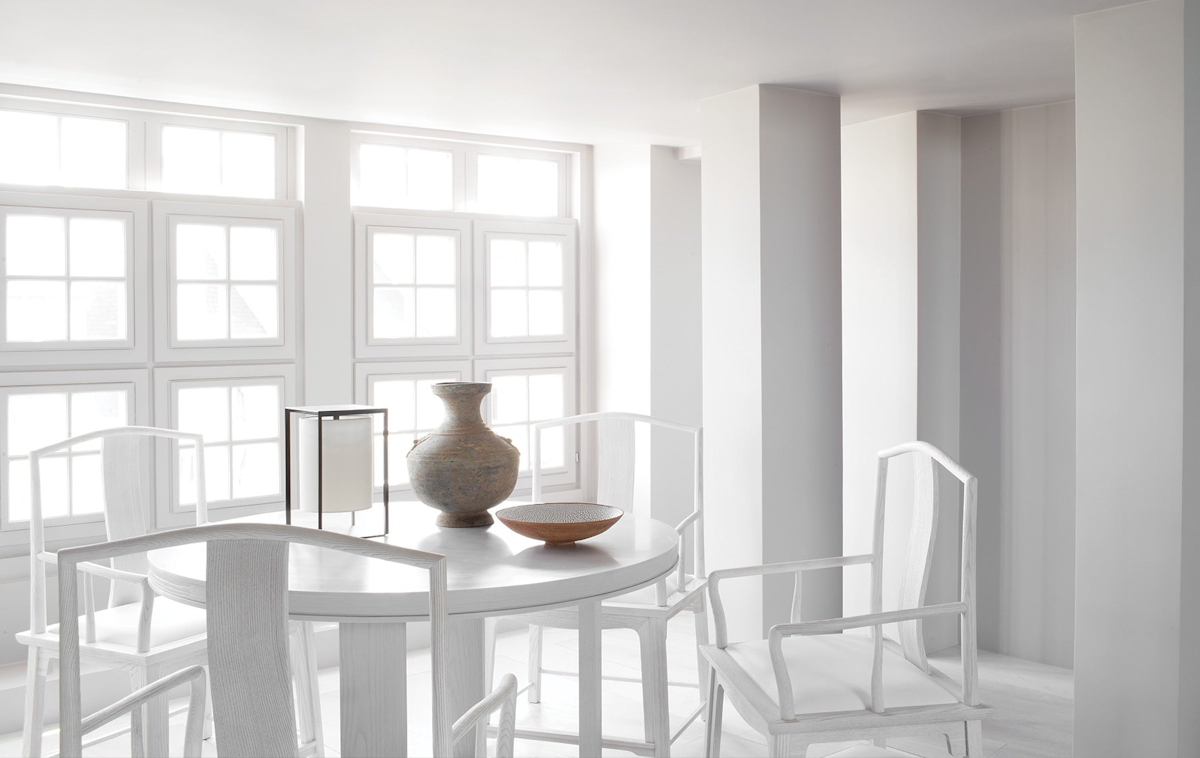 Minimalist Interior Design Dining Room Idea 2 - Guillaume Alan - LuxDeco Style Guide