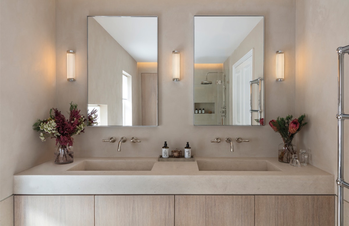 How To Create A Healthy Home For The New Year – Modern bathroom design – Echlin Levenston House – Read more in the LuxDeco.com Style Guide