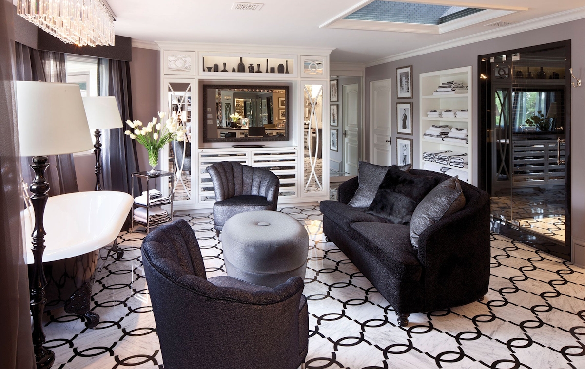 Interior Design Styles 101 – Hollywood Regency Interiors – Jeff Andrews Interiors – Read more in the LuxDeco Style Guide