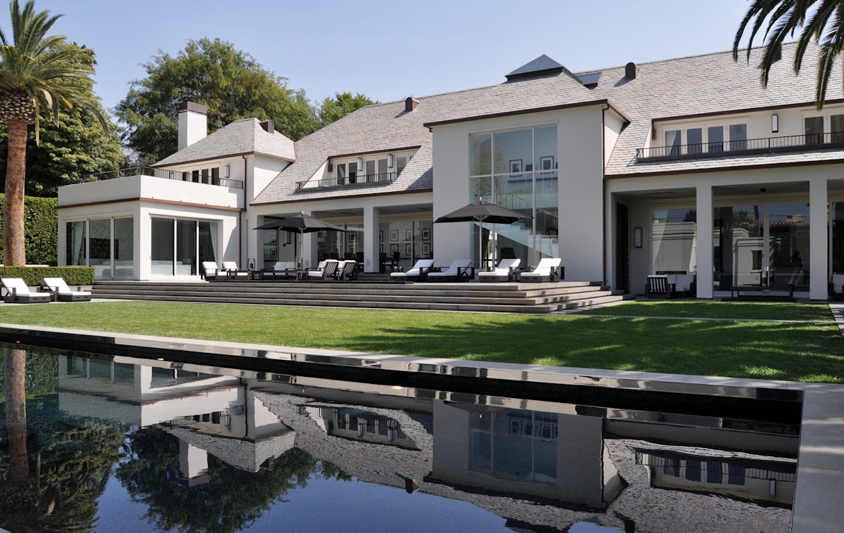 Beverly Hills Garden, Outdoor Space Ideas | Jennifer Post | Read more in The Luxurist | LuxDeco.com