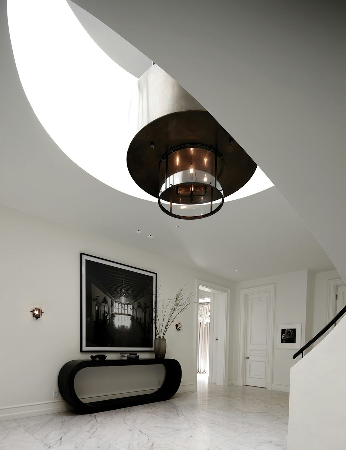 Chic Modern Hallway Ideas – Deborah Oppenheimer – LuxDeco.com Style Guide