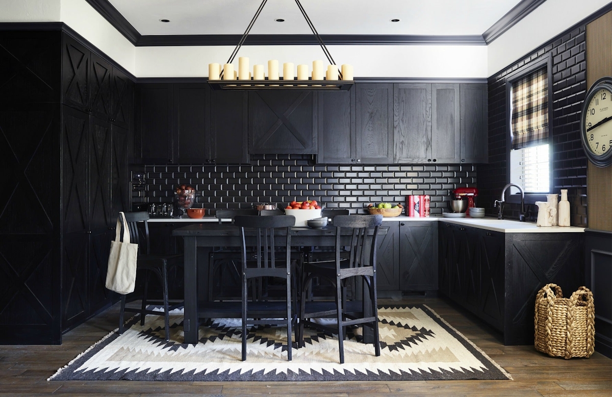 Greg Natale | Black Kitchen | The Luxurist | LuxDeco.com