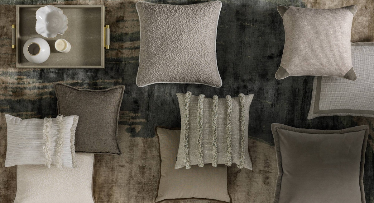 de Le Cuona |  Luxury linen cushions | Shop de Le Cuona online at LuxDeco.com