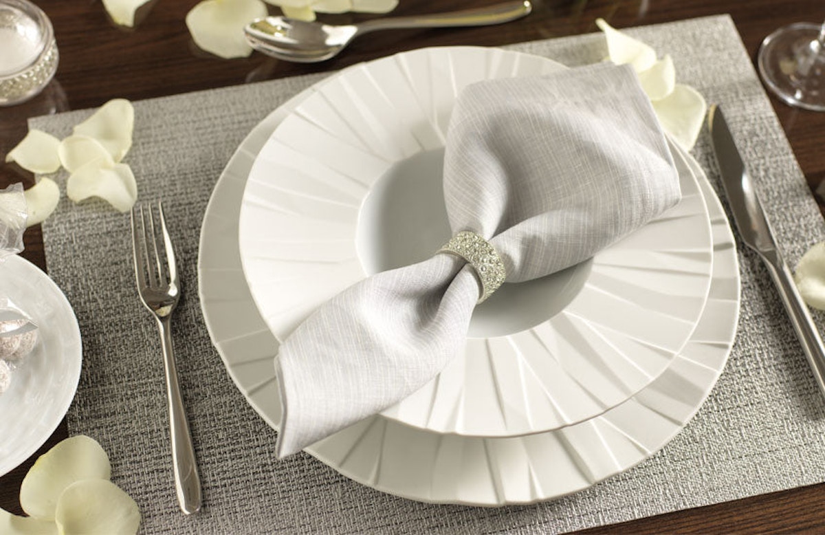 How To Collect A Luxury Dinnerware Set You'll Love – Shop white tableware at LuxDeco.com