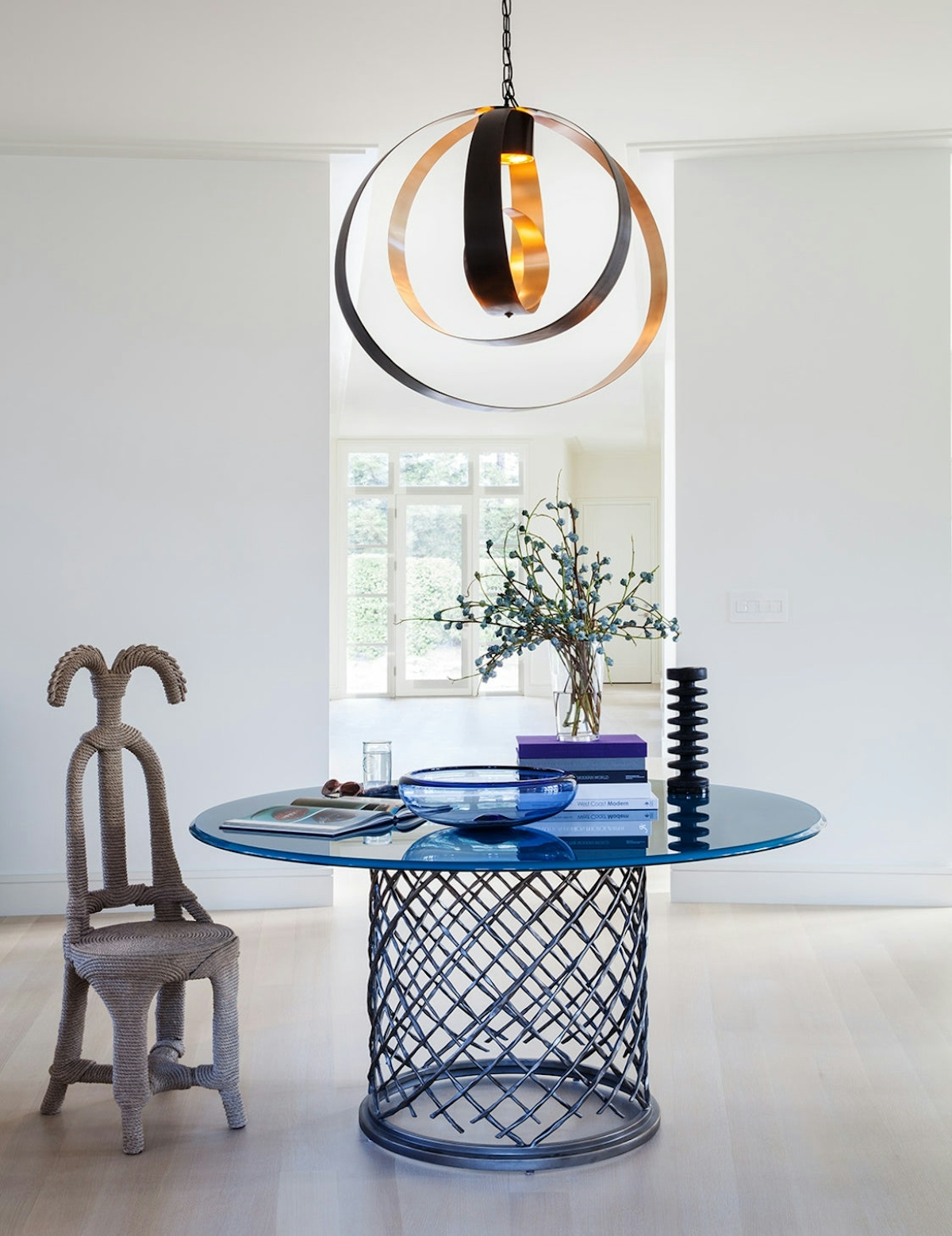 How To Style Your Round Entryway Table – Heather Hilliard – LuxDeco.com Style Guide