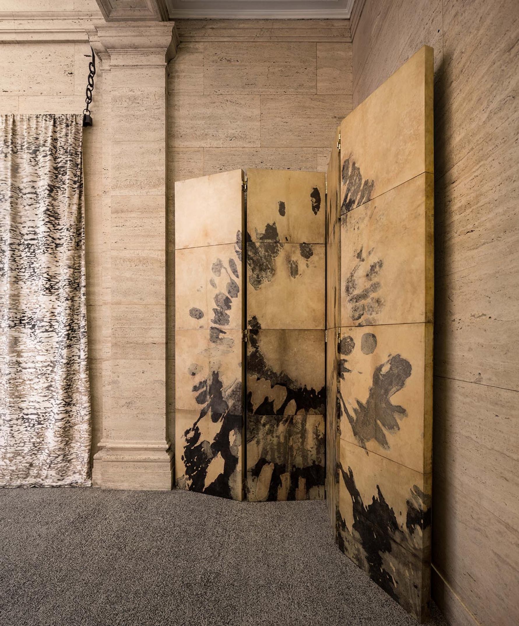 How To Decorate Empty Living Room Corners | Use a Decorative Screen | Read more in the LuxDeco.com Style Guide