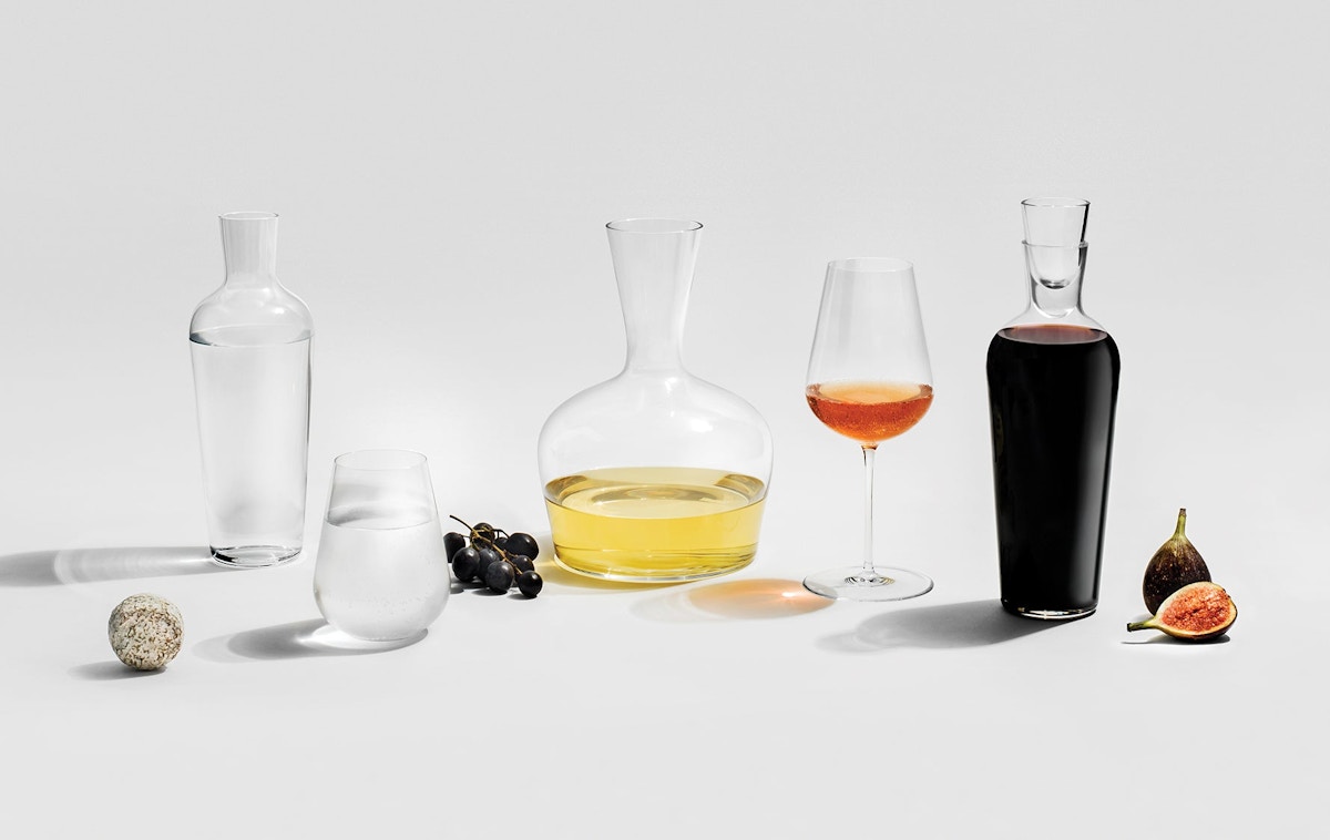 What is the Difference Between Carafes & Decanters? - LuxDeco.com