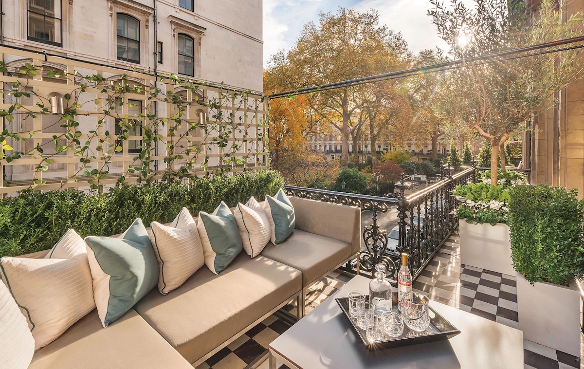 London Terrace, Outdoor Space Ideas | Katharine Pooley | Read more in The Luxurist | LuxDeco.com