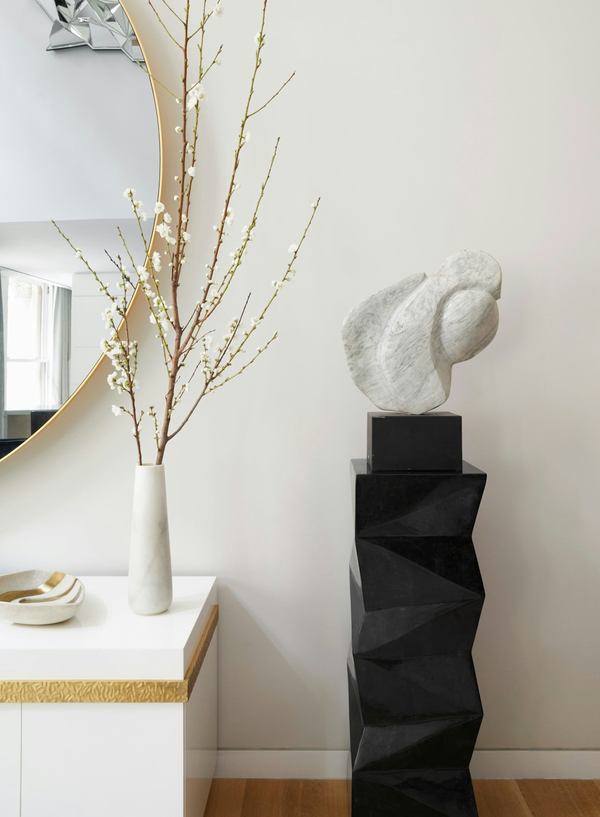 How To Decorate Empty Living Room Corners | Interior by Jordan Carlyle | Shop contemporary sculptures online at LuxDeco.com1