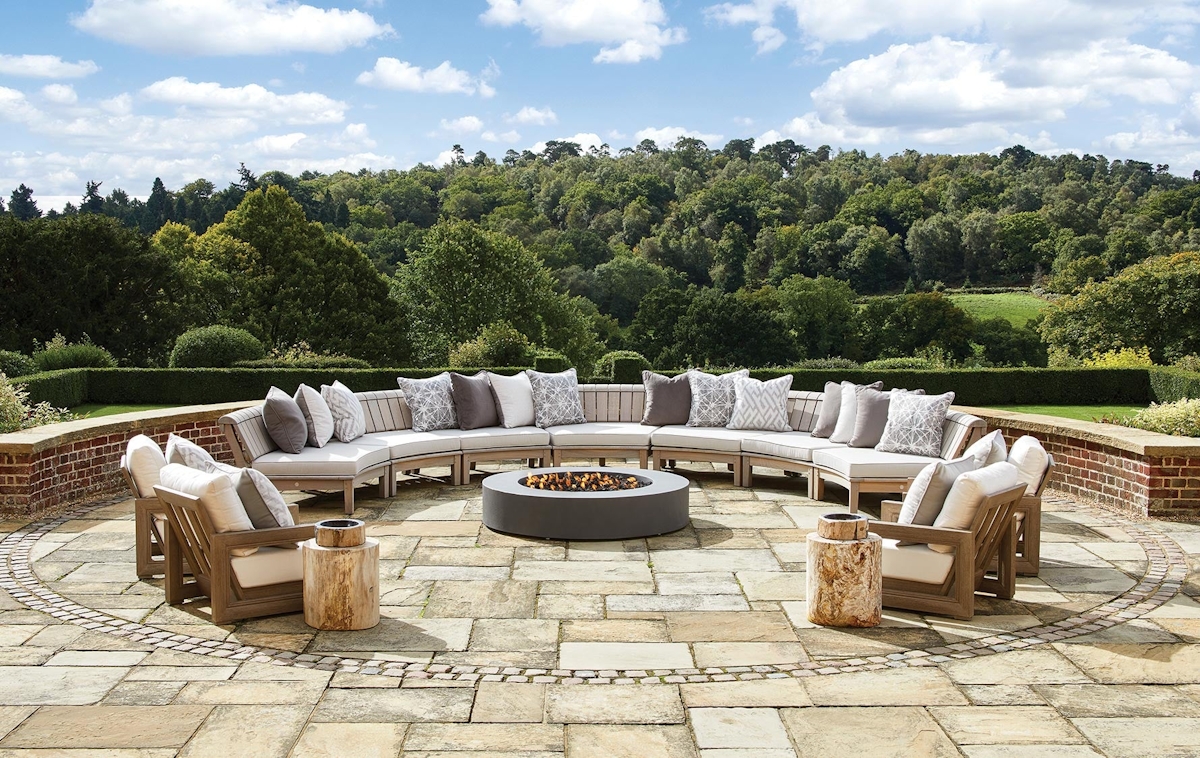 Curved Garden Furniture, Outdoor Space Ideas | Laura Hammett | Read more in The Luxurist | LuxDeco.com