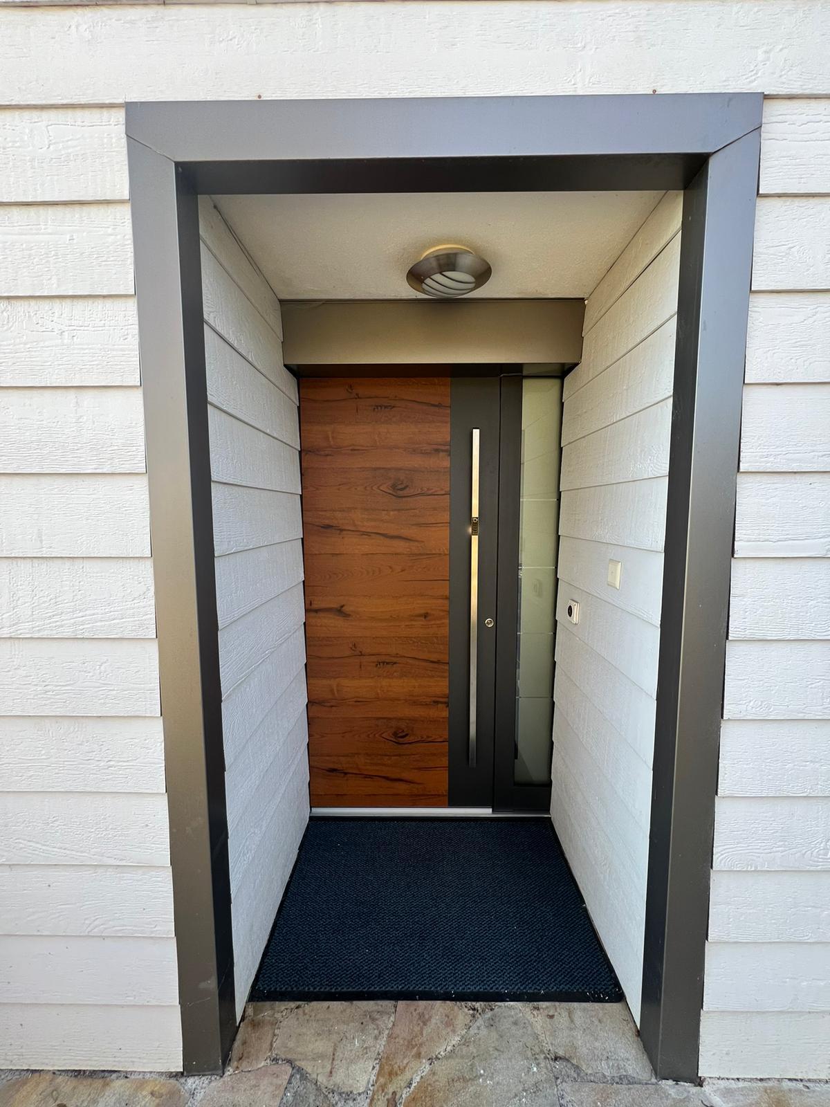 Haustüren mit Holzpotik