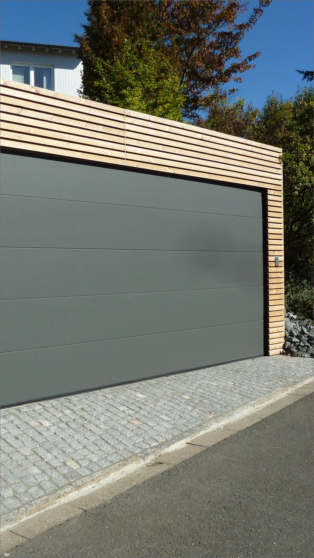 Garagentor in Anthrazit