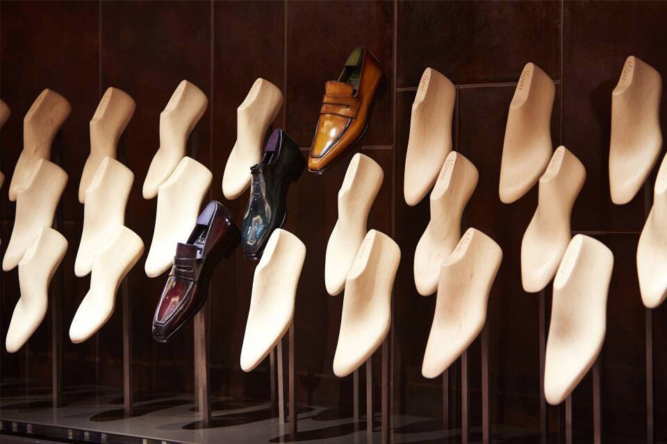 The "Alessandro" lace-up shoe and the "Andy" Loafer are the House's emblematic shoes.
