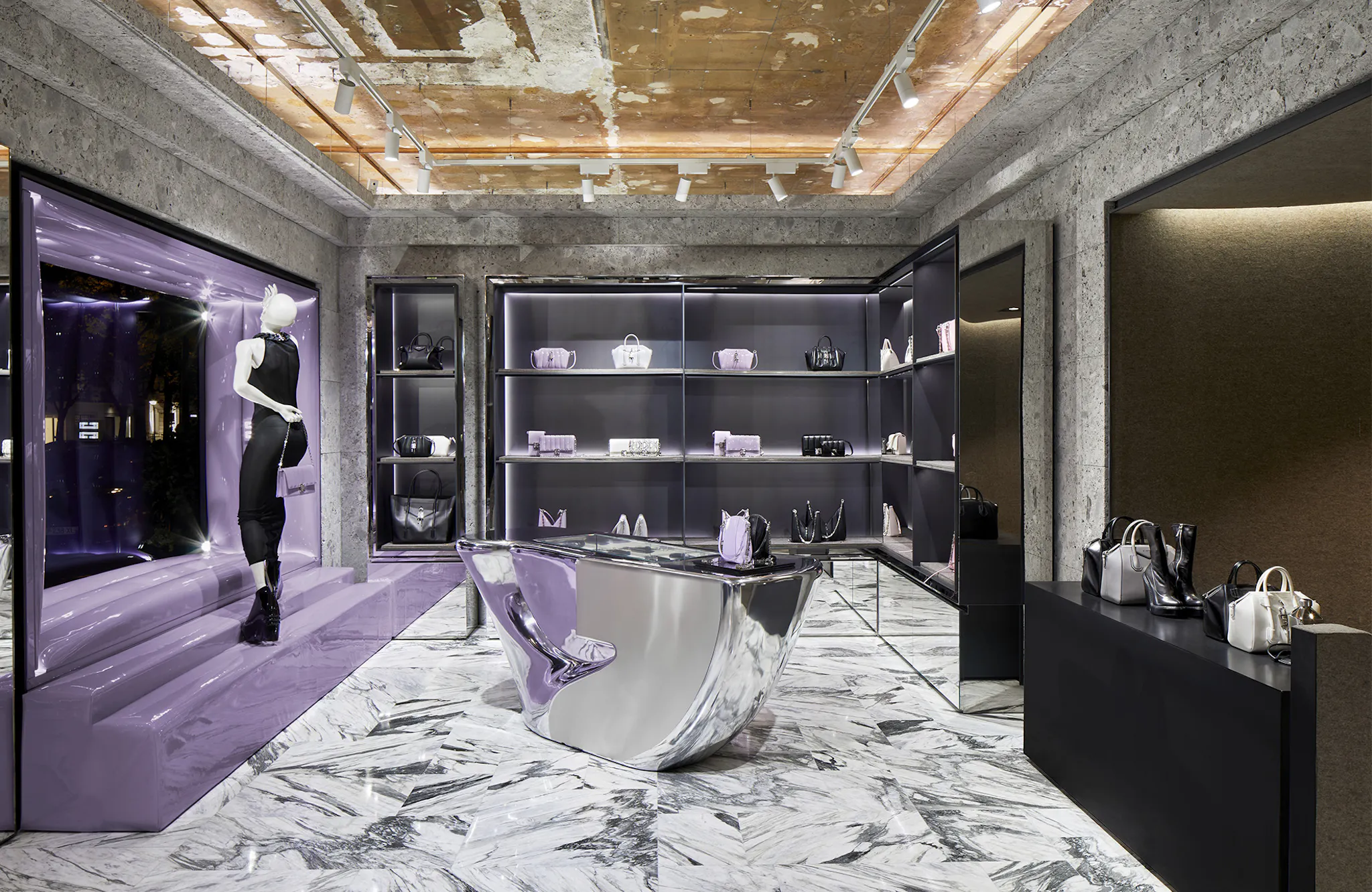 Givenchy, high end ready-to-wear for men and women... - LVMH
