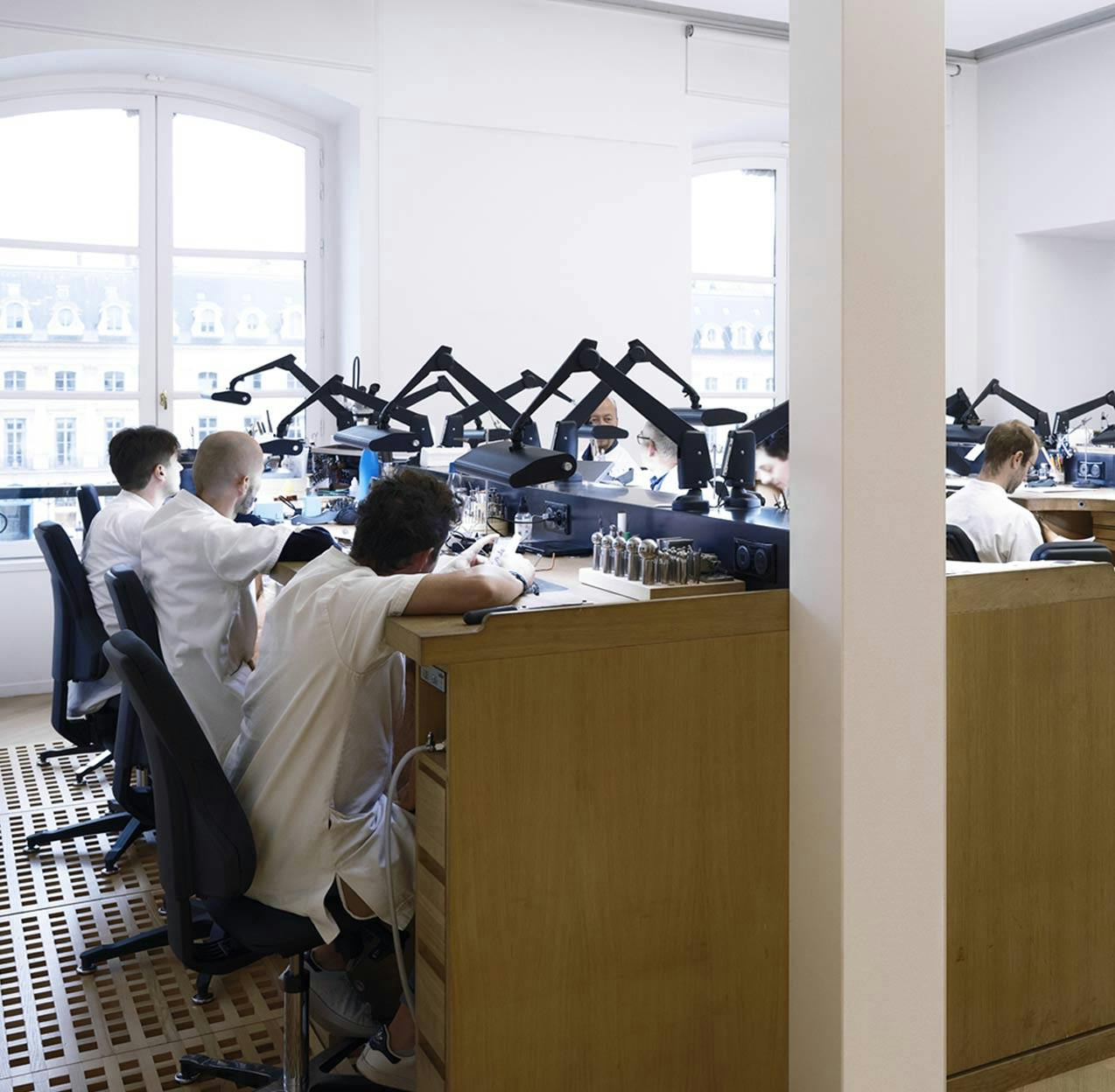 L’atelier de Haute Joaillerie du 12 Vendôme © Thomas Deschamps