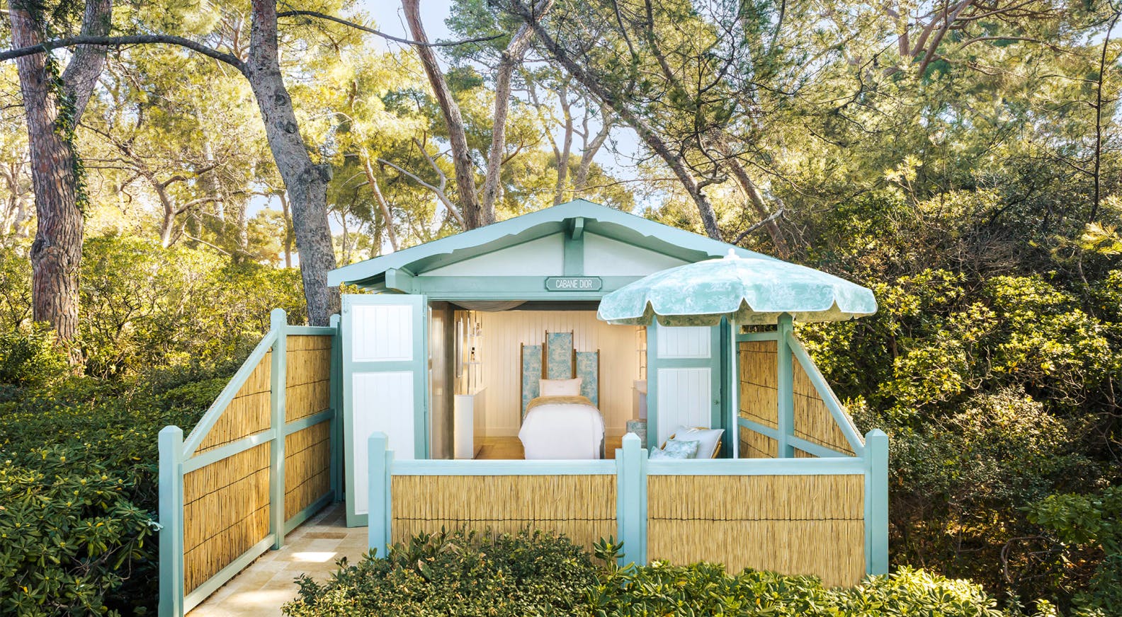 © Matthieu Salvaing