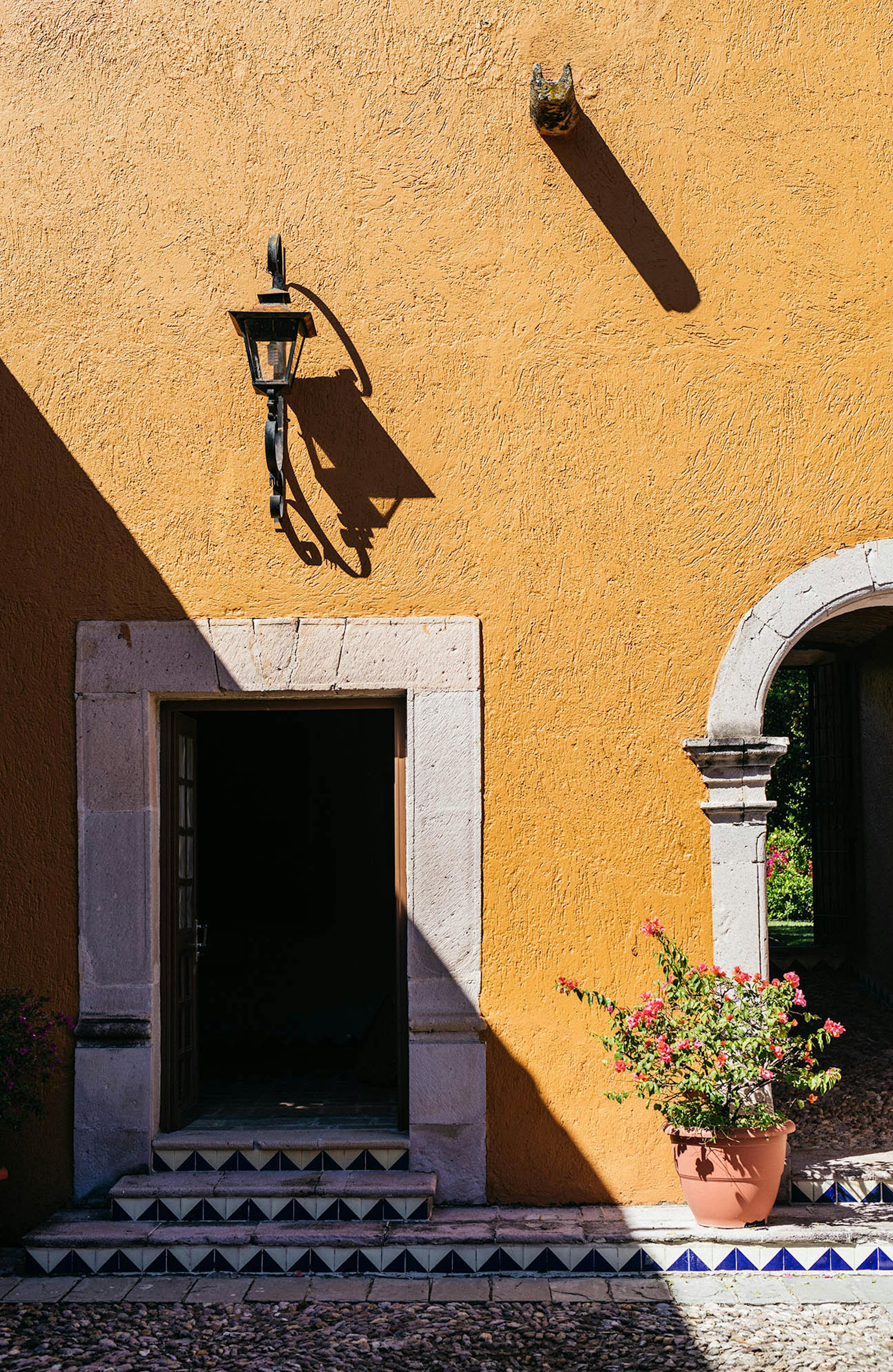 La Gavilana, located in the shadow of the Tequila Volcano in Jalisco, is the Hacienda owned by the Gallardo Family since the 17th century and is now the Brand home for Volcàn de mi Tierra. © Volcan De Mi Tierra