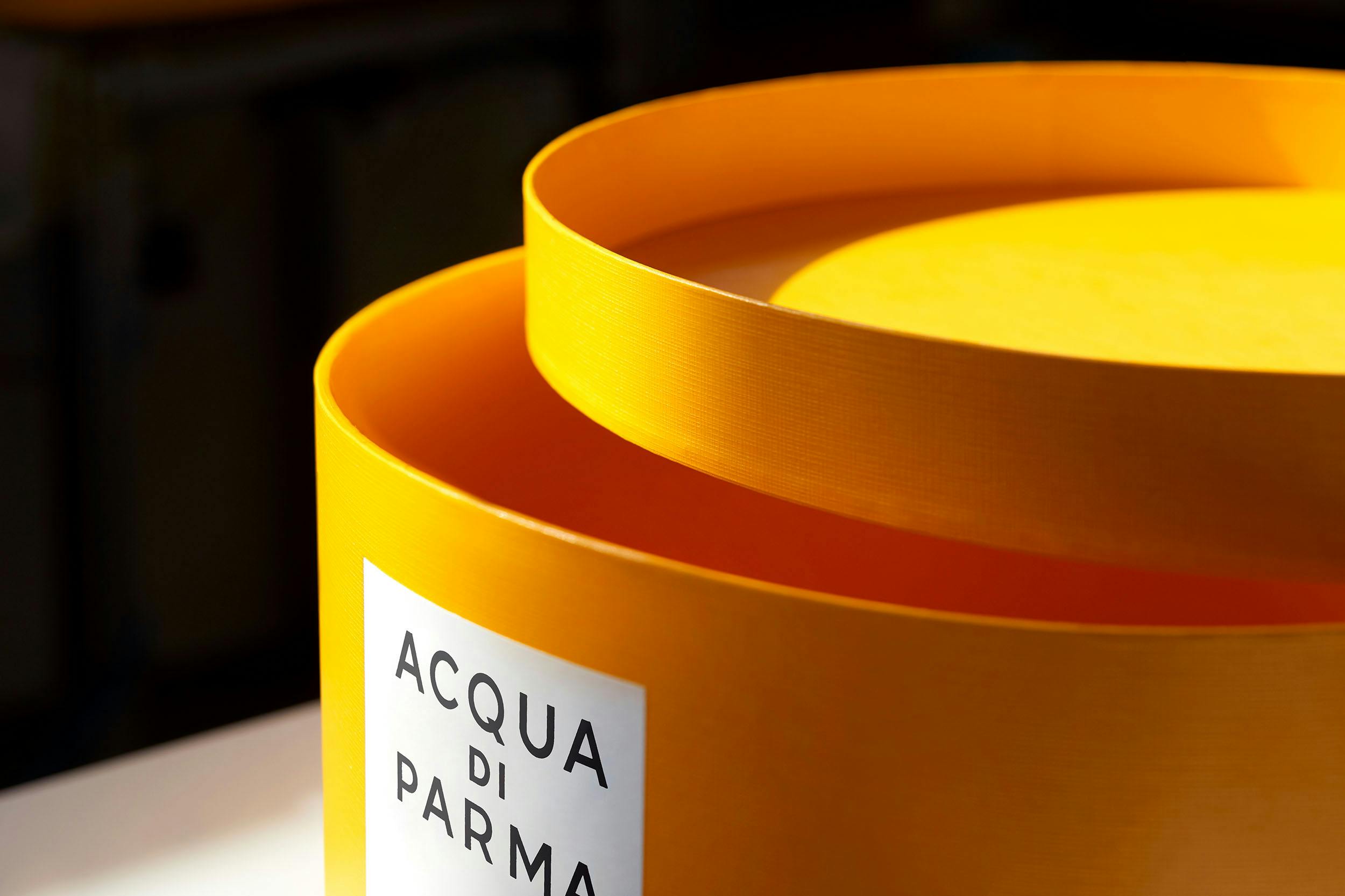 Craftsmanship iconic hatboxes © Acqua di Parma