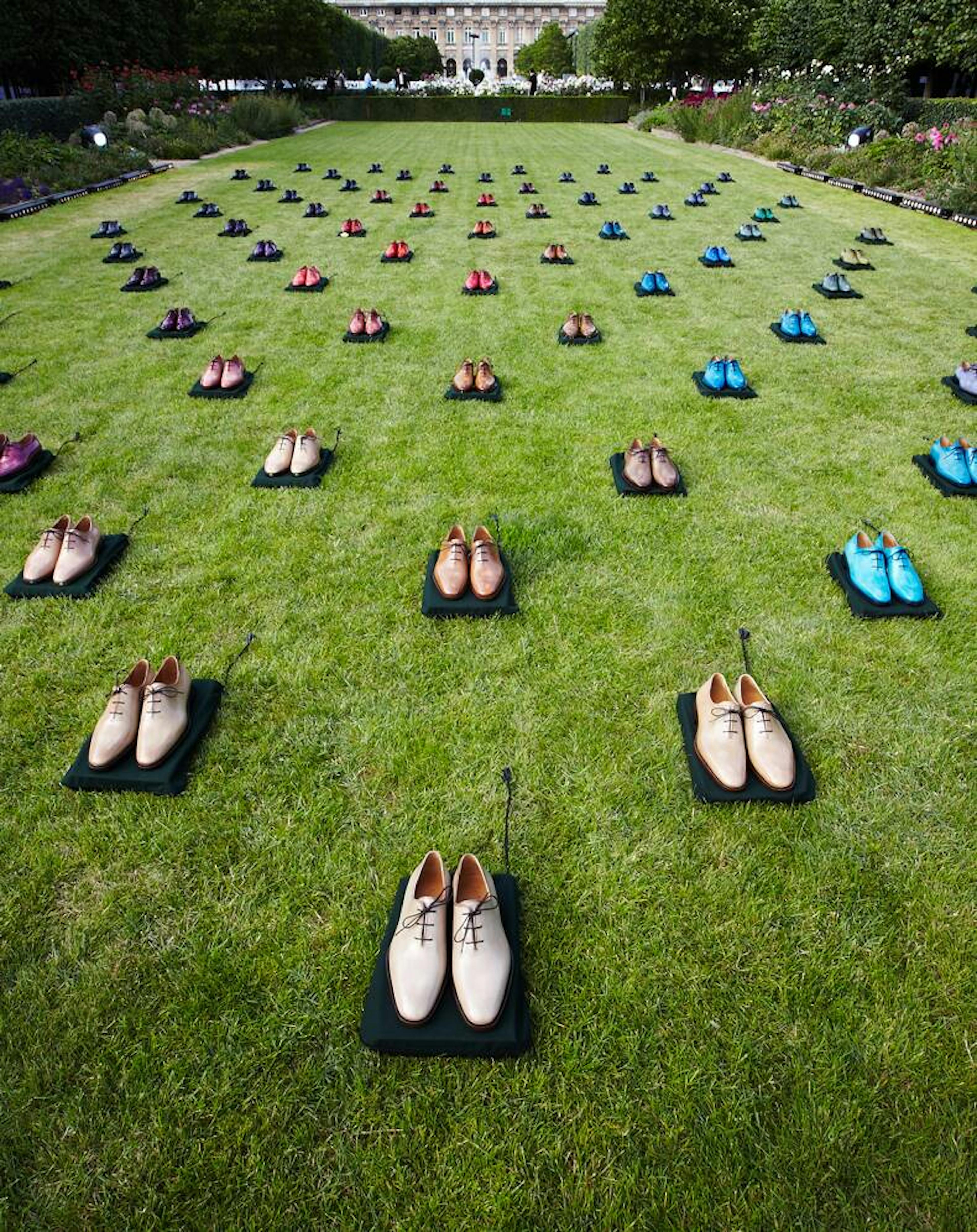 The colors of the « Alessandro » lace-up pumps during the 2013 Spring-Summer Collection show in the garden of the Palais-Royal © Berluti