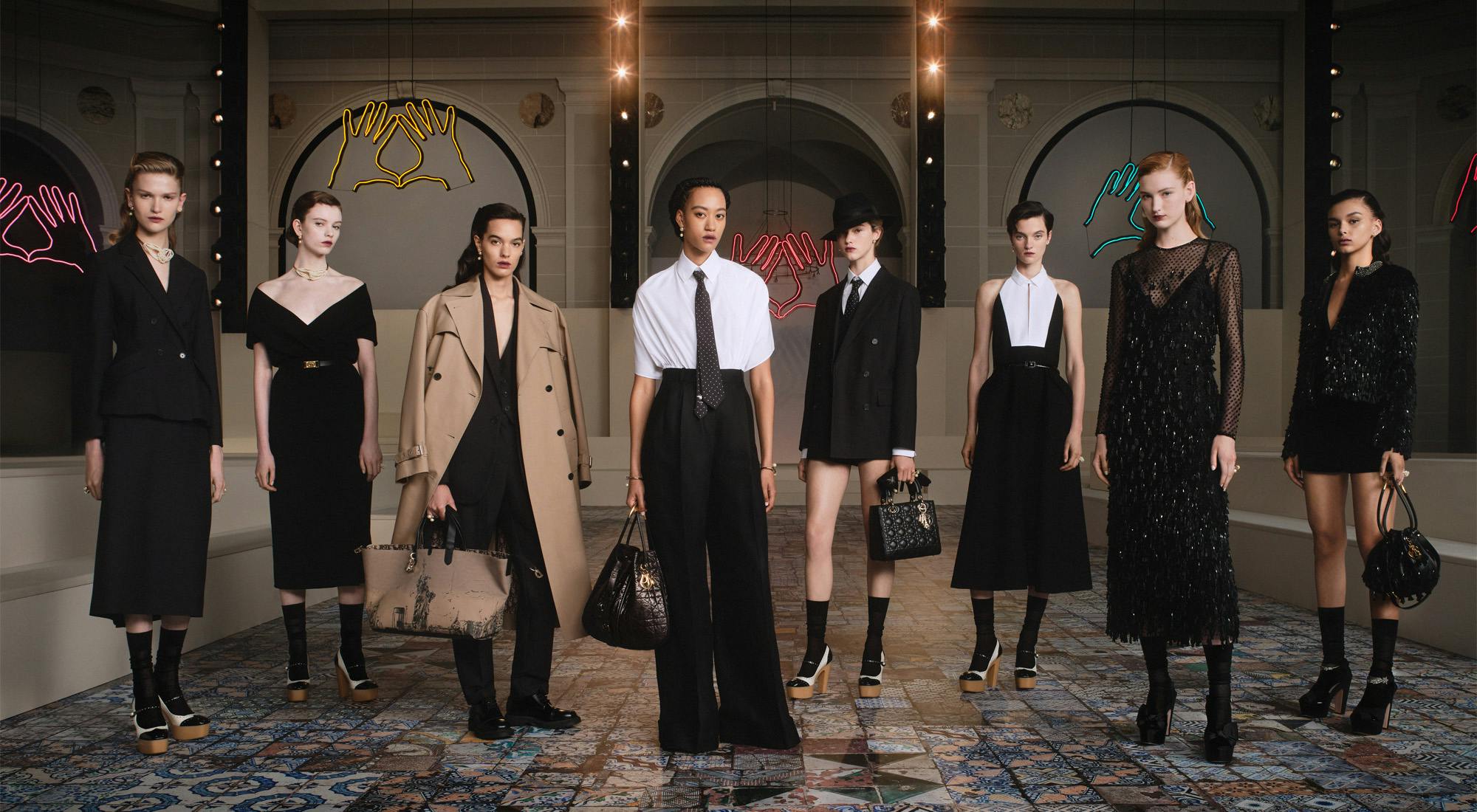 Photo des mannequins portant les tenues du défilé
