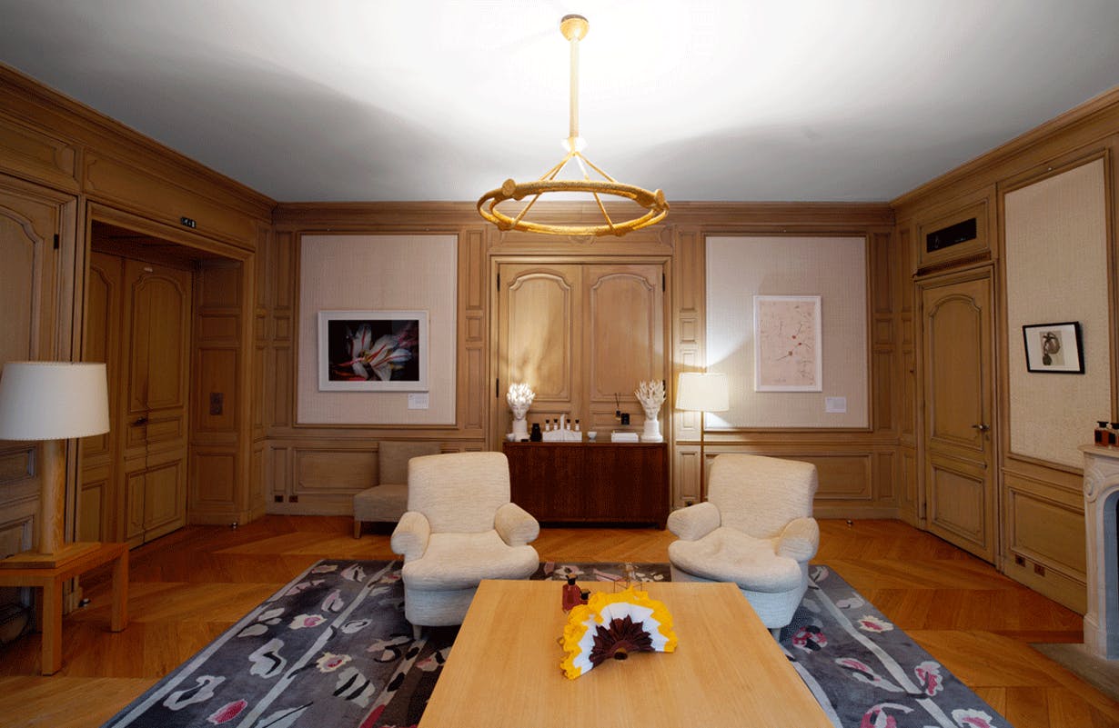 Visuel de l'exposition Guerlain "Fleurs du Mal" © ARR