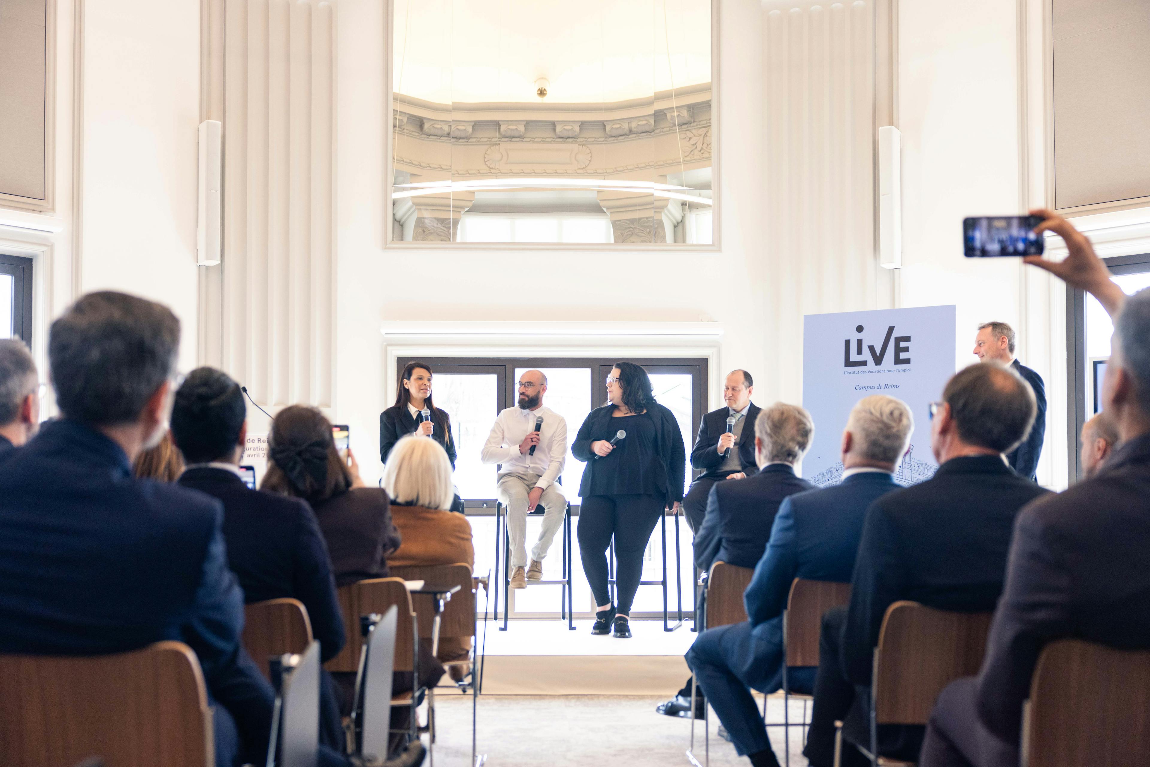 Photo des speakers lors de l'inauguration