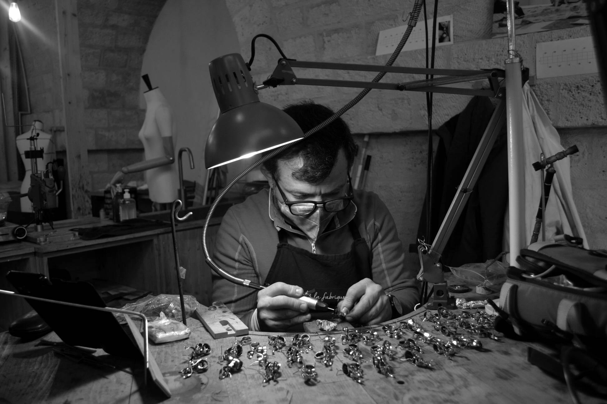 Visuels LVMH soutient la nouvelle collection Traits d’union 7 de l’association La Fabrique NOMADE