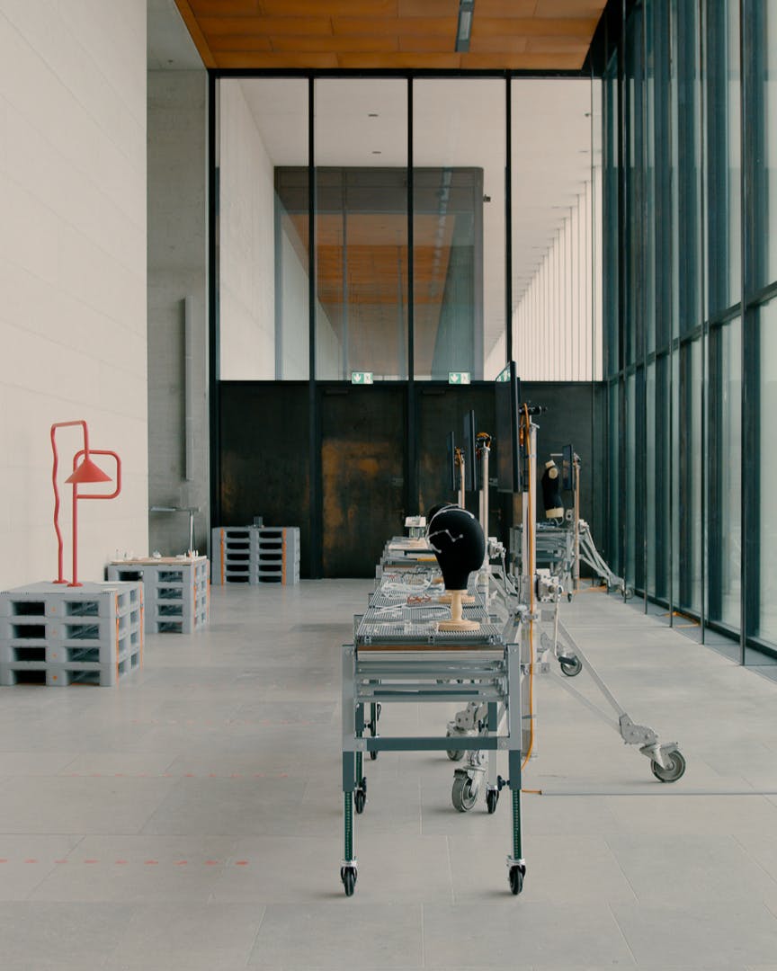 Intérieur du bâtiment de l'exposition